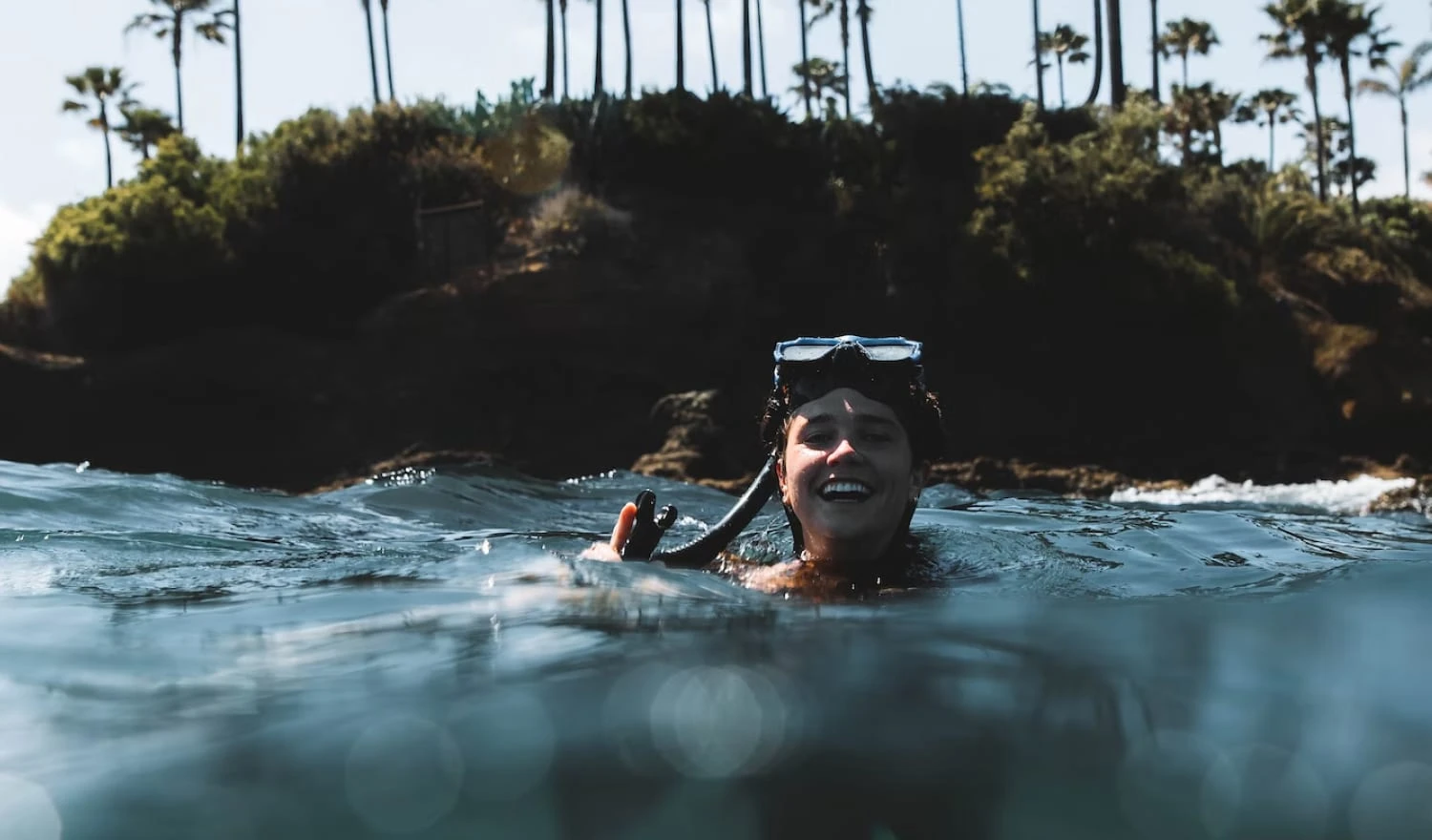 A couples snorkelling in Hawaii