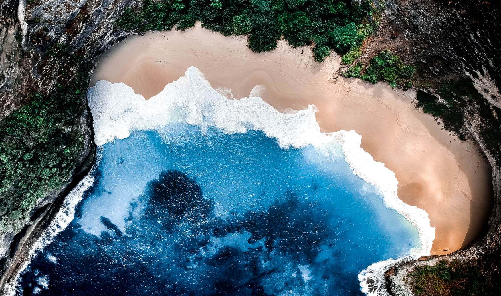 Heavenly blue waters of Uluwatu