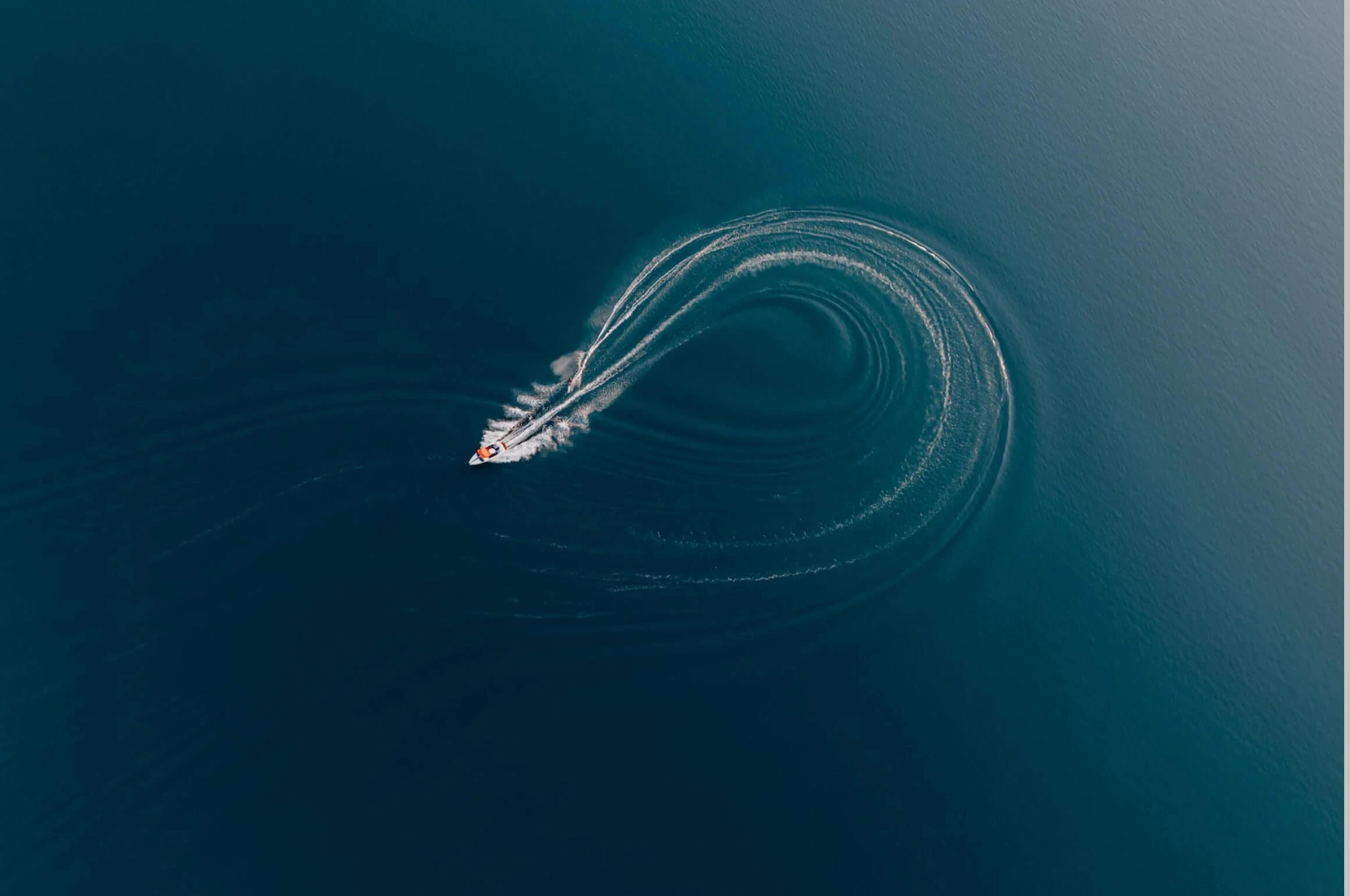 A boat in the ocean making waves